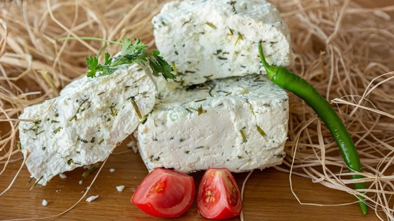 Vanlı teyzeler kahvaltıda bunu yapıyor! Meşhur peynirin sırrını ben öğrendim