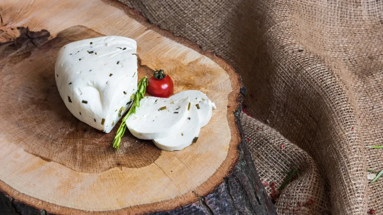 Vanlı teyzeler kahvaltıda bunu yapıyor! Meşhur peynirin sırrını ben öğrendim