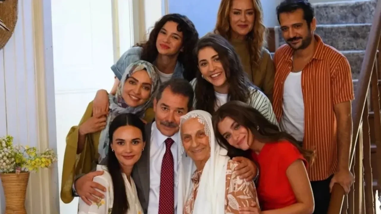 Yahşi Cazibe’nin Simge’si Hande Katipoğlu yıllar sonra ekranlara geri döndü! Görenler tanımakta zorlandı