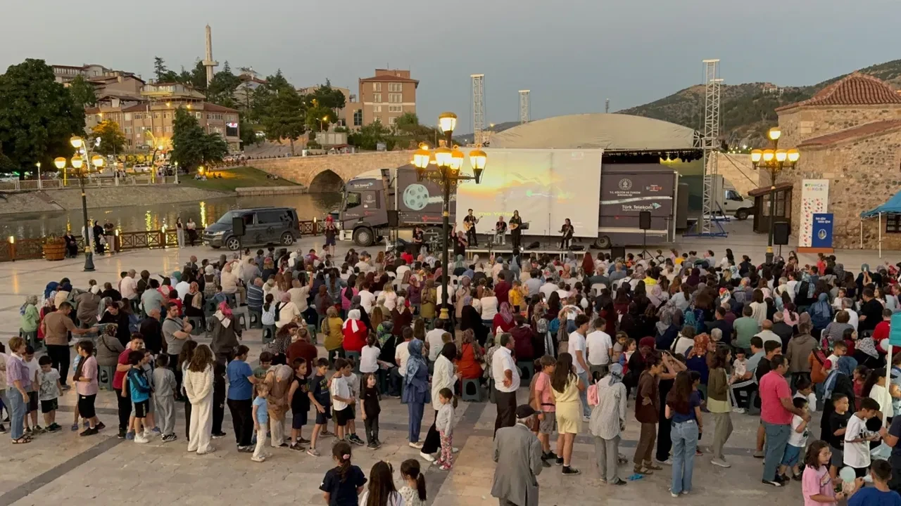 8 yılda 681 ilçede 1,5 milyondan fazla çocuk sinemayla buluştu