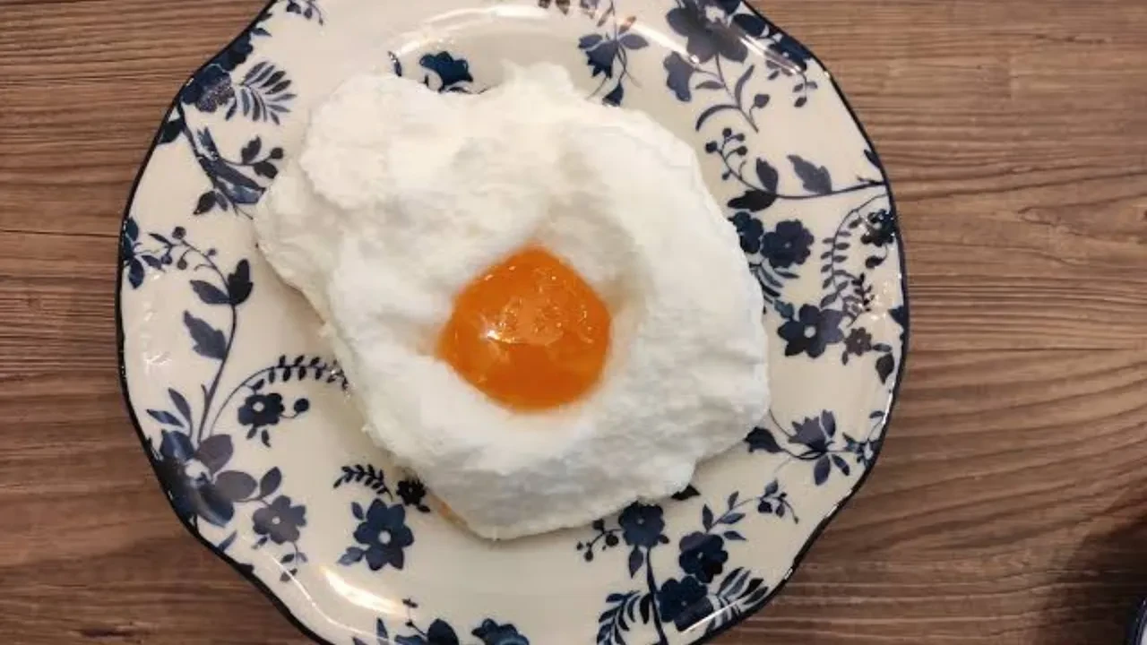 Bulut gibi kabarıyor, yiyen tarifini soruyor! İşte son dönemin popüler yumurtası