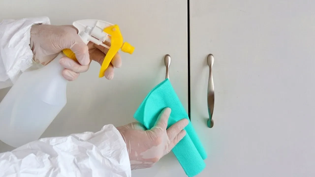 Ev temizliğinde herkes burayı unutuyor! Meğer en çok kir biriken yerlerdenmiş