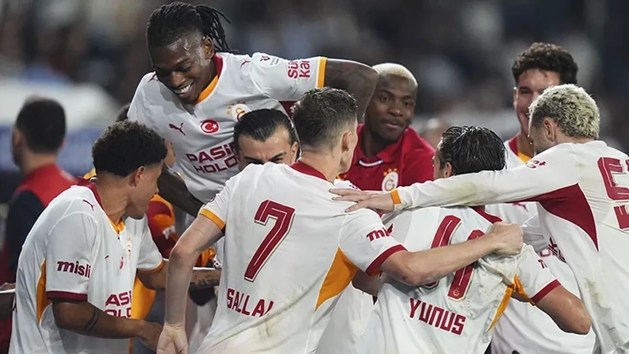Galatasaray Sporting Lizbon deplasmanında! Okan Buruk'tan sürpriz karar: İşte dev maçın muhtemel 11'leri