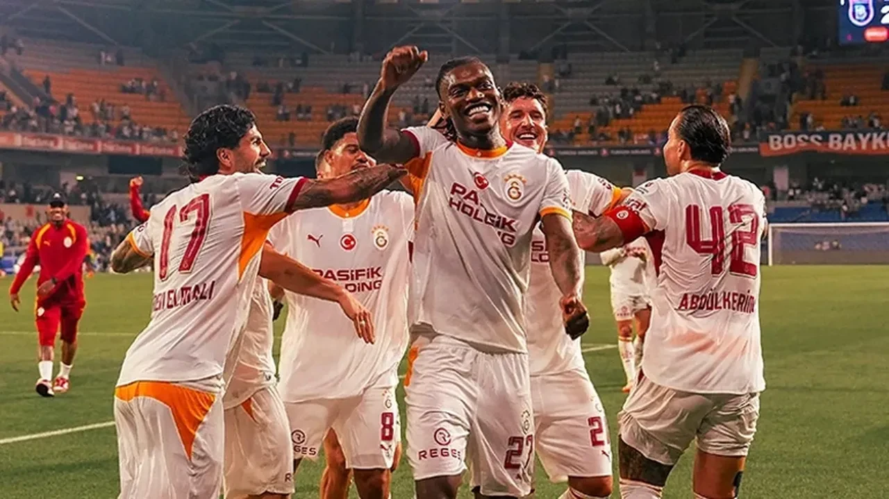 Galatasaray Sporting Lizbon deplasmanında! Okan Buruk'tan sürpriz karar: İşte dev maçın muhtemel 11'leri