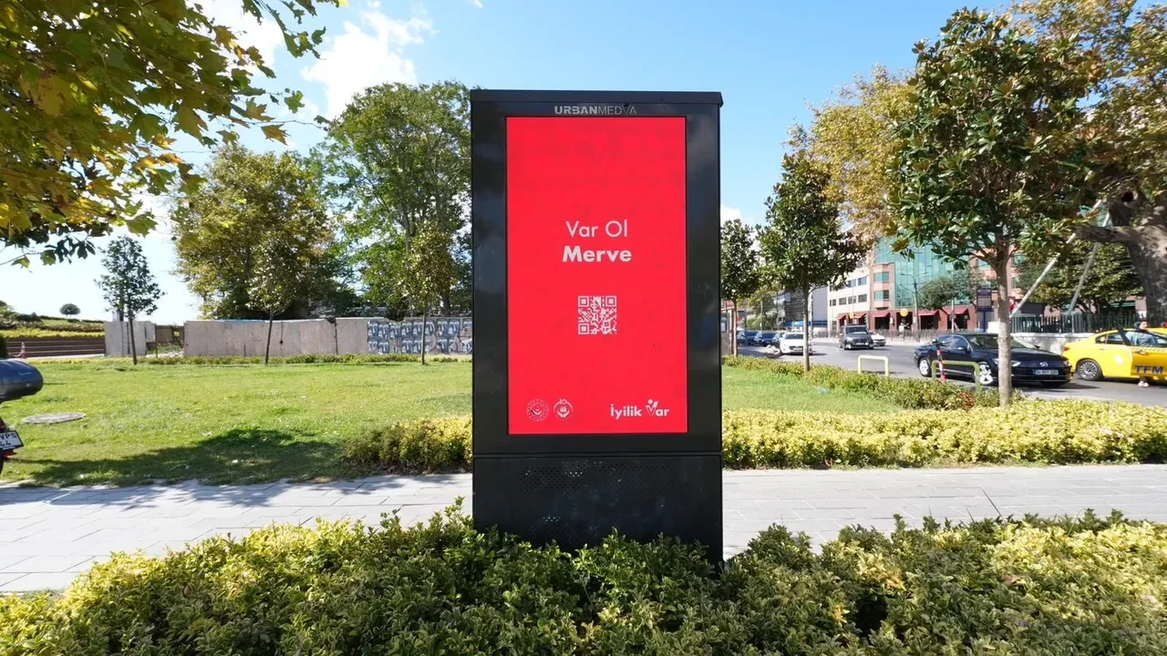 Gören telefonuna sarıldı! Bilboardlardaki gizemli mesajlar ve QR kodların sırrı çözüldü