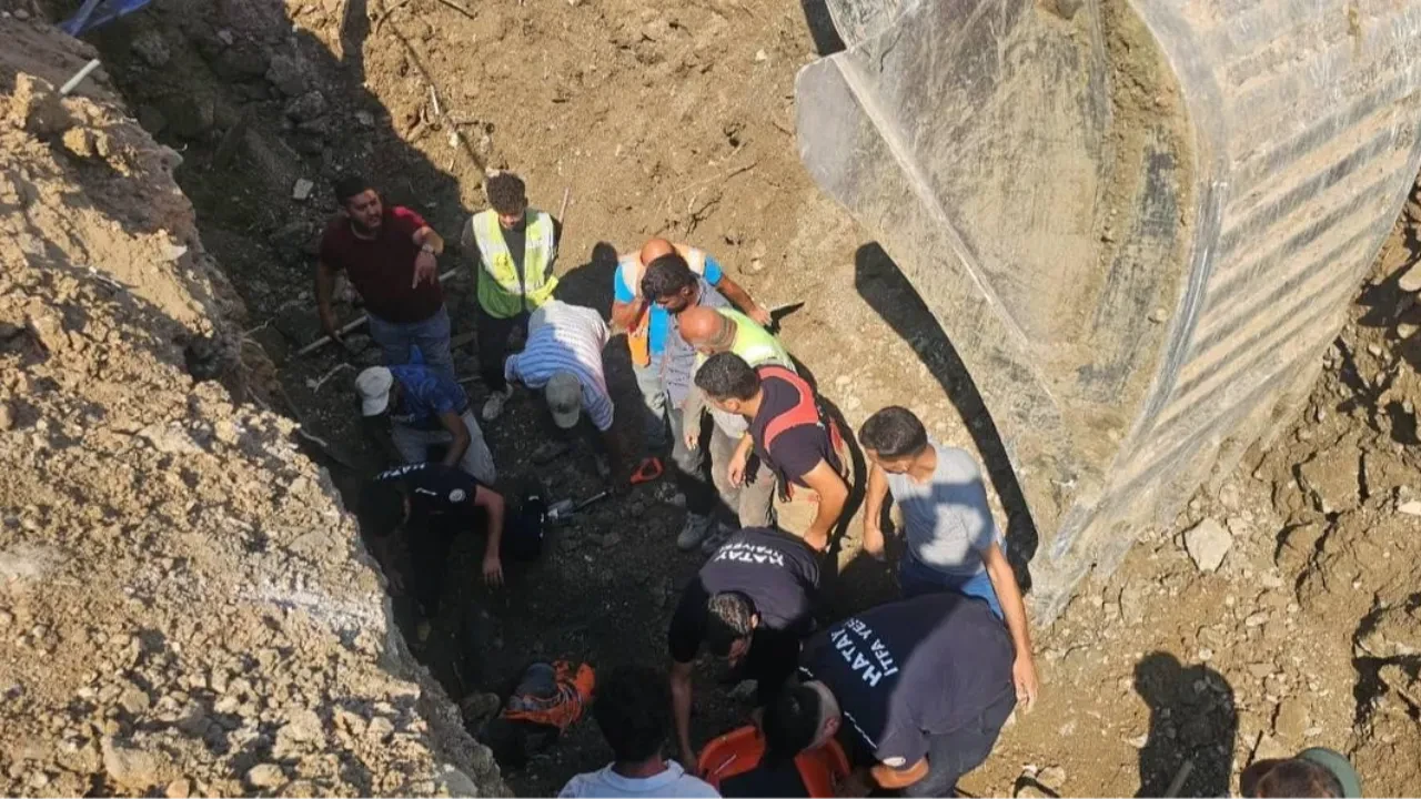 Hatay'da göçük altında kalan 2 işçi yaralandı