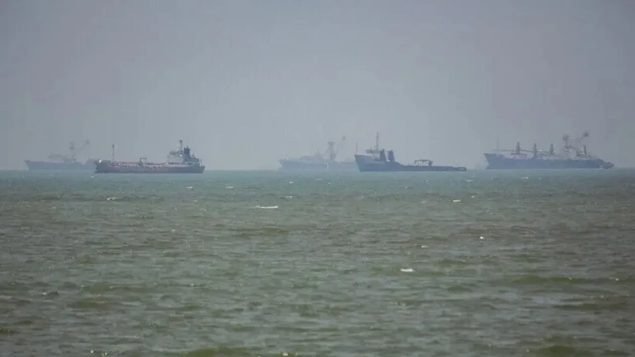 İran'da patlama sesleri: ABD Hark Adası'nda petrol tankerini hedef aldı