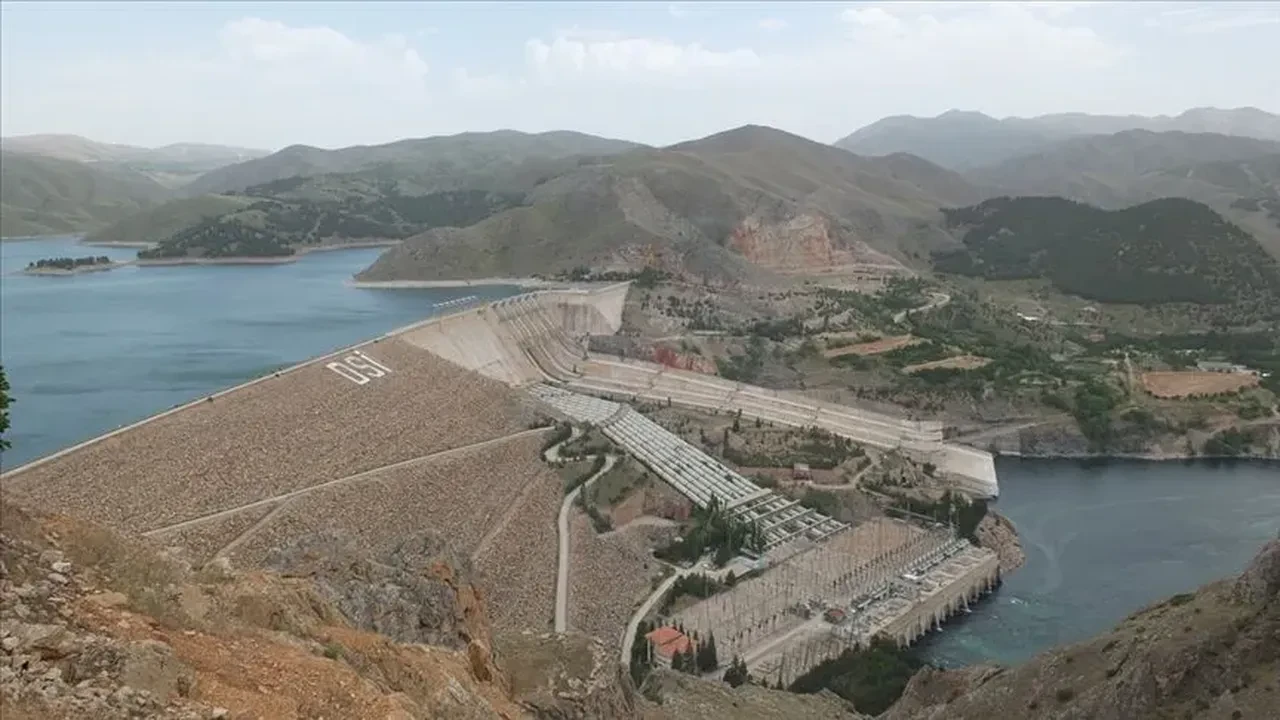 Keban HES'ten tarihi rekor! 52 yılda 294 milyar kilovatsaat elektrik üretti