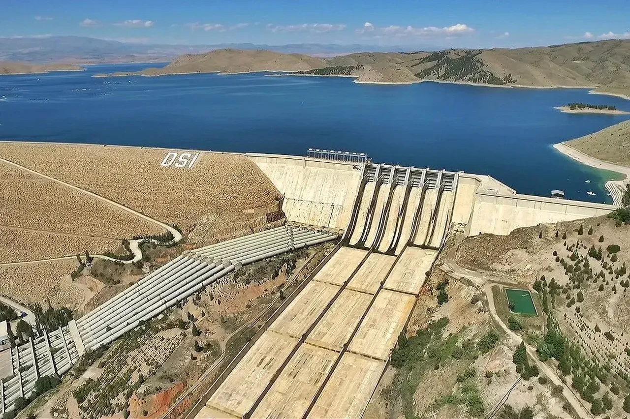 Keban HES'ten tarihi rekor! 52 yılda 294 milyar kilovatsaat elektrik üretti