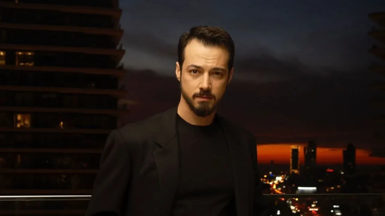 Mert Yazıcıoğlu 80’lere ışınlandı! “Küçük Mert” esprisi gündem oldu