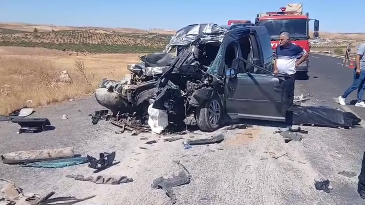 Şanlıurfa'da korkunç kaza! Araç hurdaya döndü: 4 kişi hayatını kaybetti 