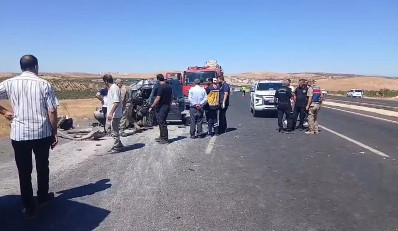 Şanlıurfa'da korkunç kaza! Araç hurdaya döndü: 4 kişi hayatını kaybetti
