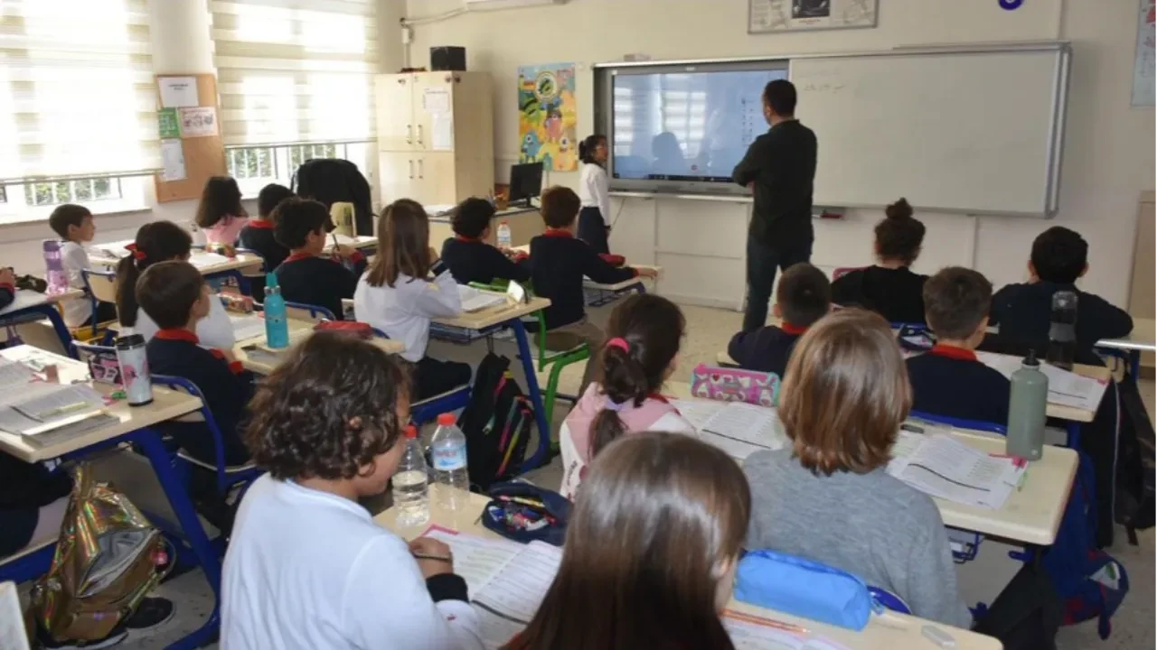Türk Dünyası okul müfredatında: İki yeni kaynak sıralardı