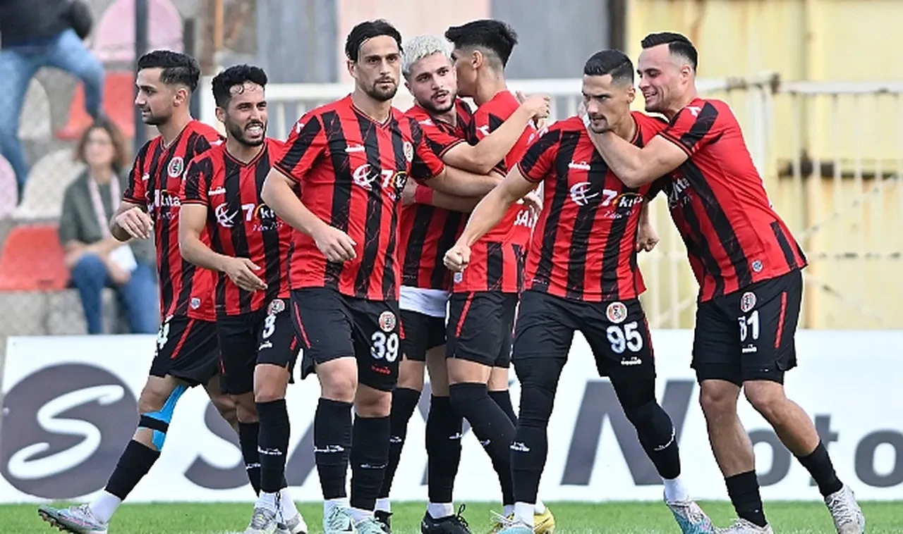 Türk futbolunda bir ilk: Turgutluspor'un yeni teknik direktörü 22 yaşındaki Zeynep Mestan oldu