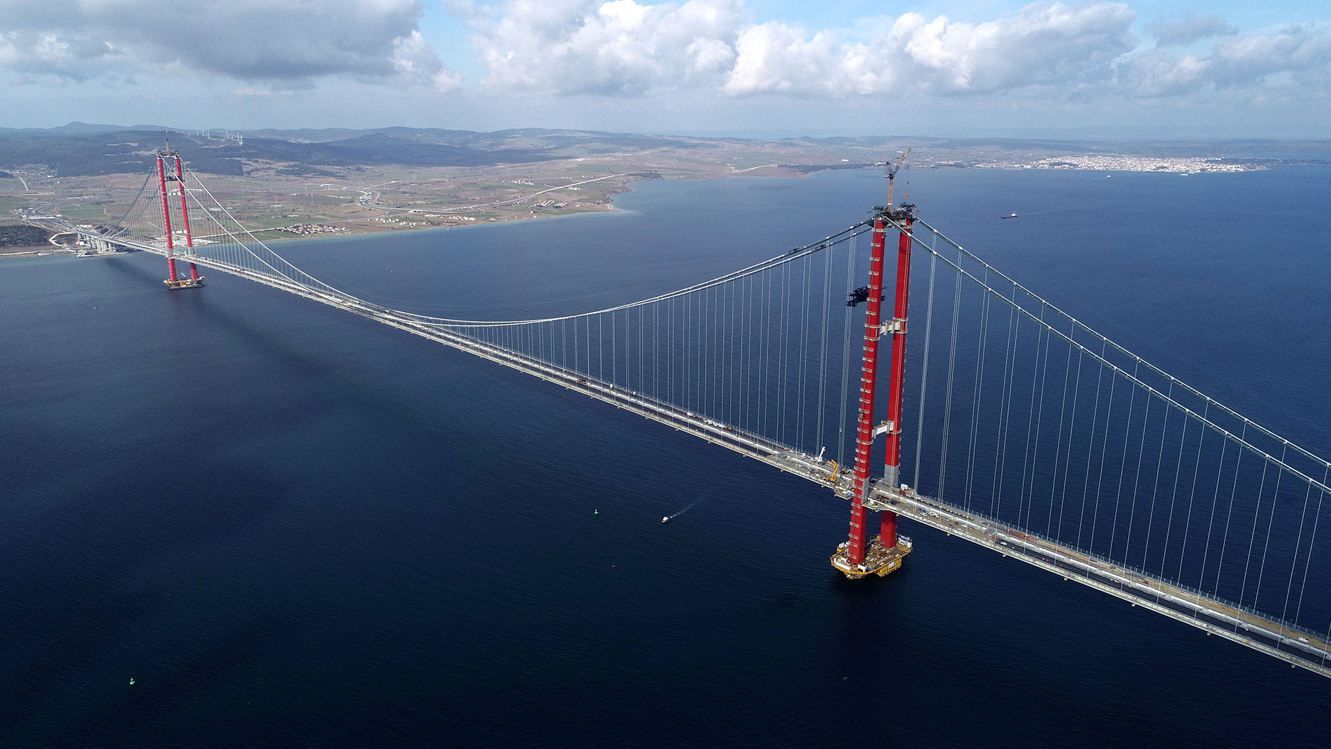 1915 Çanakkale Köprüsü’nün de bir parçası olduğu otoyol bittiğinde İstanbul'u Çanakkale'ye, oradan da Kuzey Ege'ye bağlayacak Türkiye'nin en prestijli projelerinden biri hayata geçirilmiş olacak.