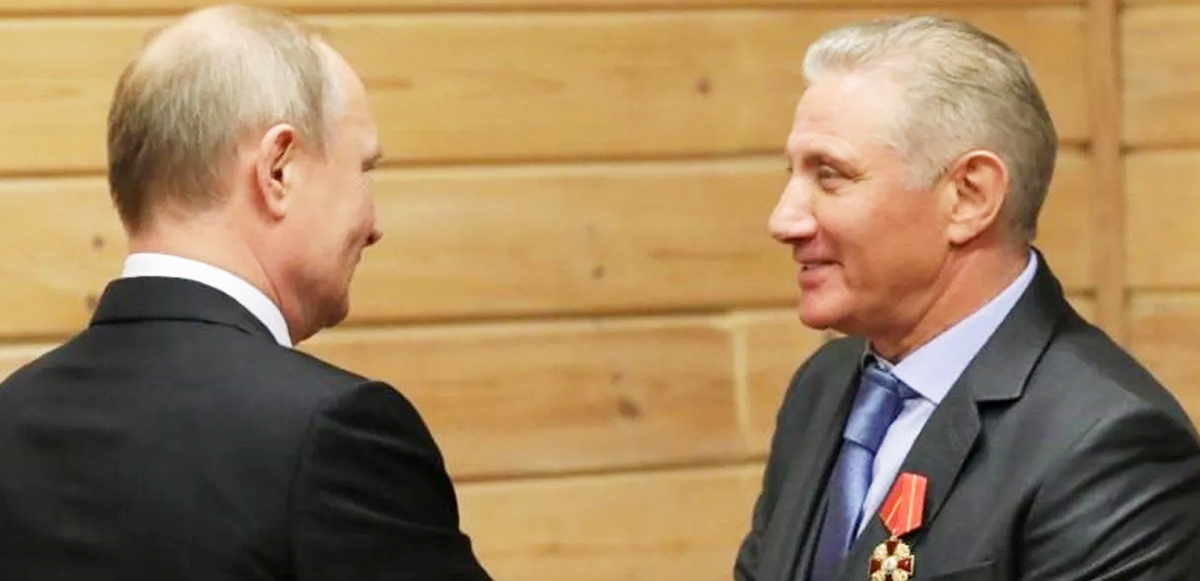 9 numara Boris Rotenberg:
Putin’in çocukluk arkadaşı.  SMP Bank’ın iki ortağından birisi. 
