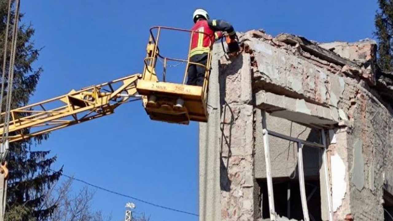 Geçtiğimiz haftalarda Kiev, Harkov ve Vynarivka’da da dahil olmak üzere çok sayıda televizyon kulesi Rusya tarafından hedef alınmıştı.