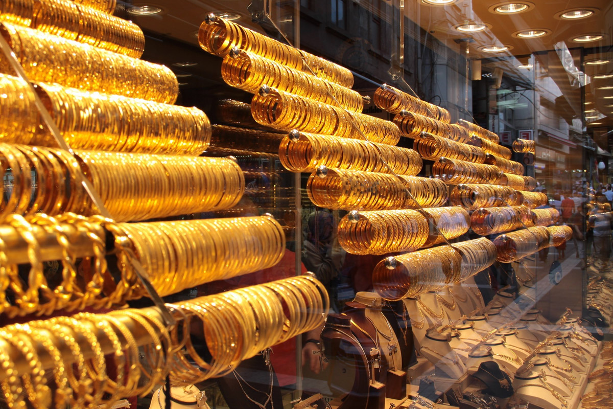 Eskişehir’de altın kaplama metal ürünlerin satışını yapan Âdem Dikici, altın fiyatlarının yükselmesiyle birlikte satışlarının arttığını dile getirdi. 