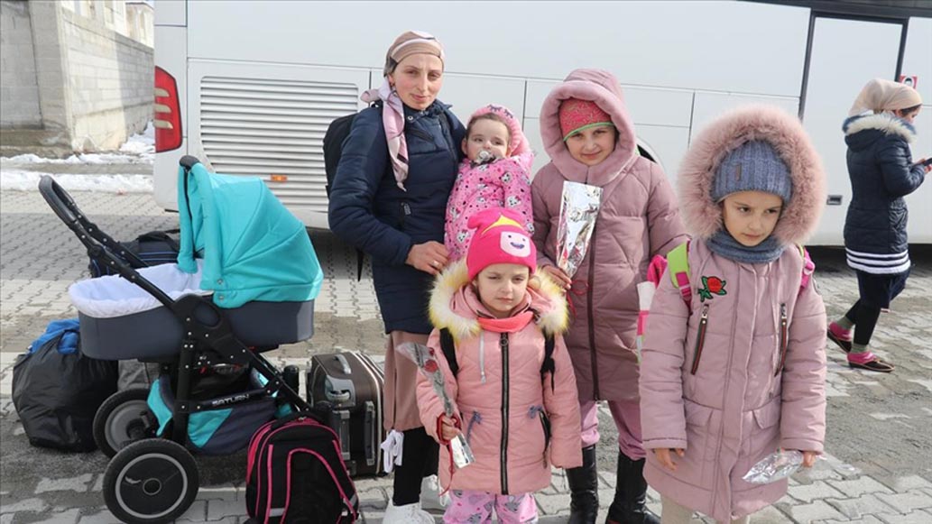 Rusya'nın saldırısı nedeniyle Ukrayna'yı terk ederek Türkiye'ye gelen anne ve babalar, savaşın en çok çocuklarını etkilediğini anlattı.