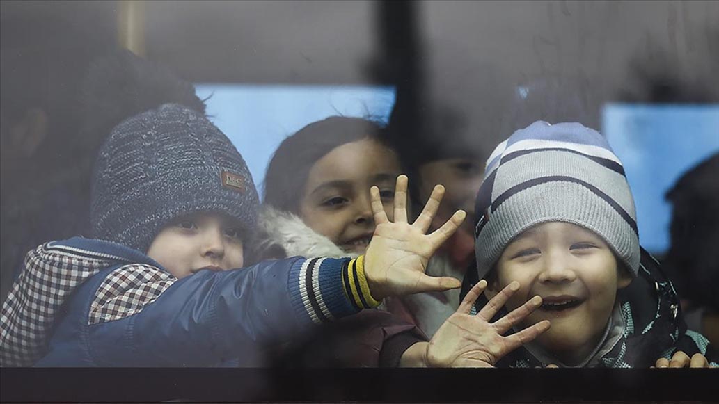 Odessa'dan gelen Aytekin Başdemir, AA muhabirine, yaklaşık 15 yıldır Ukrayna'da yaşadığını, bulundukları bölgenin bombalanmasıyla ülkeyi terk etmek zorunda kaldıklarını söyledi.