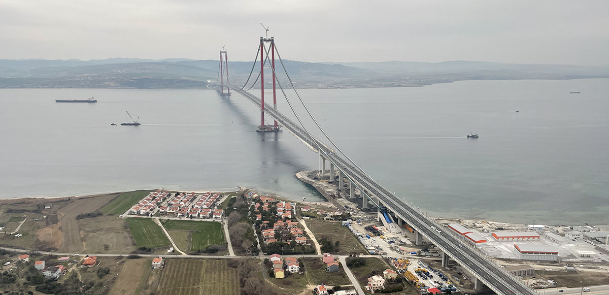 Proje süresince 15 farklı ülkeden yaklaşık 12 bin personel görev yaptı.  Mühendislerin sayısı 900 olup, bu sayının yüzde 90’ından fazlası Türklerden oluştu.