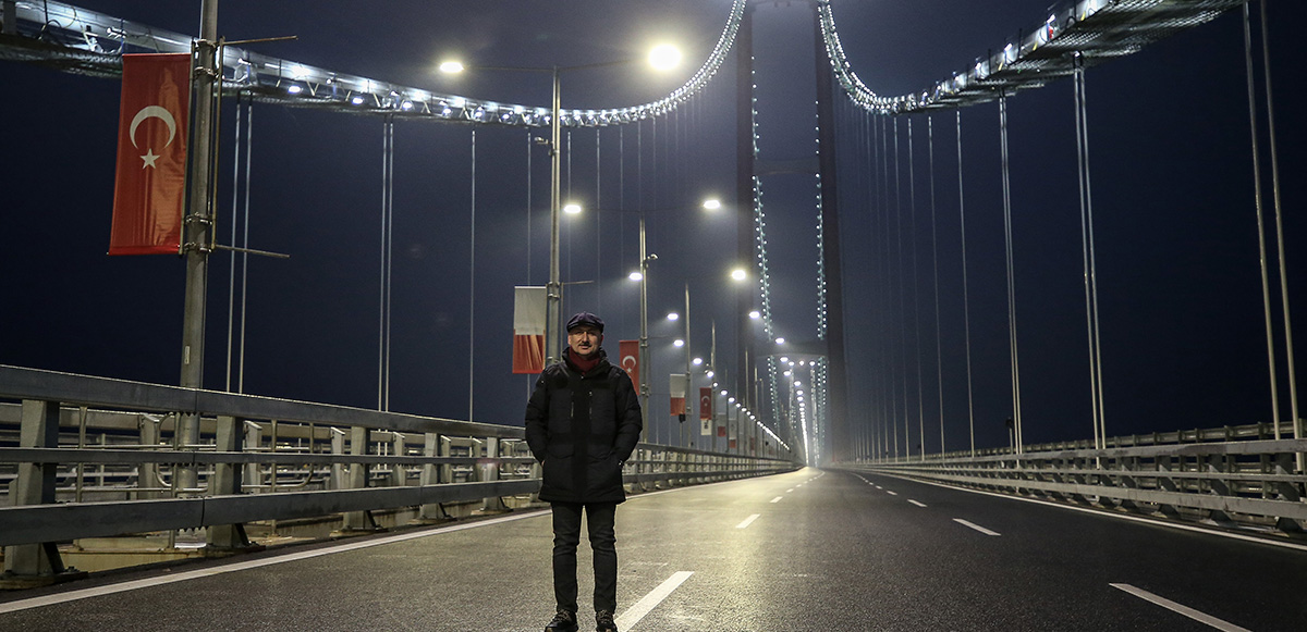 Köprünün uzunluğu 4.5 kilometre. Köprü üzerine toplam 6 şerit bulunuyor.