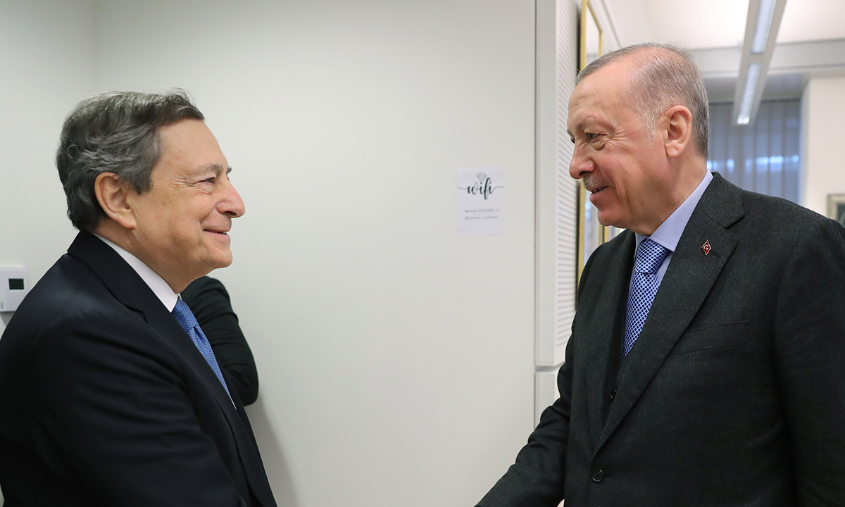 Cumhurbaşkanı Erdoğan, NATO Olağanüstü Devlet ve Hükümet Başkanları Zirvesi kapsamında İtalya Başbakanı Mario Draghi ile de bir araya geldi.

