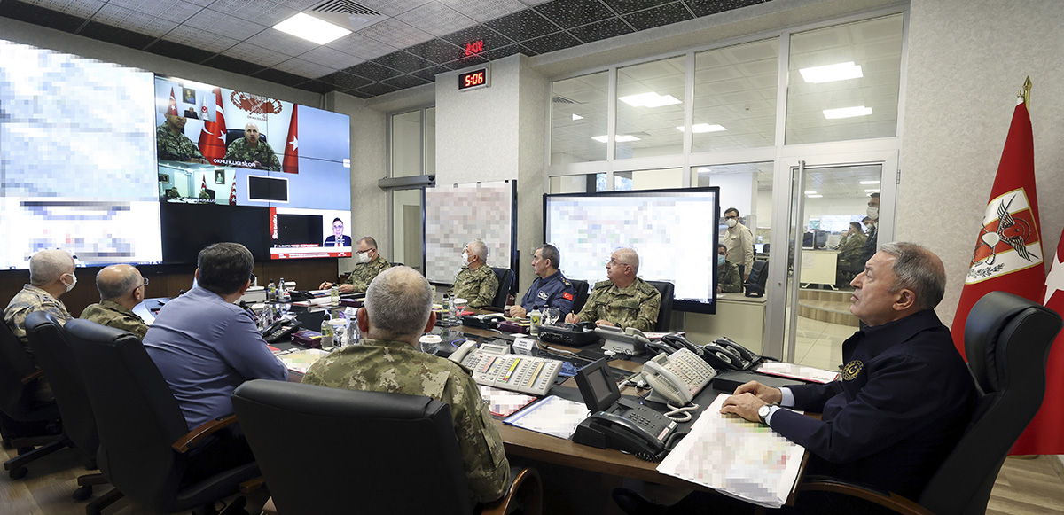 “ATAK helikopterlerimiz, İHA ve SİHA'larımızla desteklenen kahraman komandolarımız ve bordo berelilerimiz hava hücum harekatı ve karadan sızmak suretiyle bölgeye intikal etmiş ve belirlenen hedefleri ele geçirmiştir. Çok sayıda terörist etkisiz hale getirilmiştir. Arama-tarama faaliyetlerimiz devam etmektedir, sayının önümüzdeki saatlerde, günlerde daha da artmasını bekliyoruz” ifadelerini kullandı.