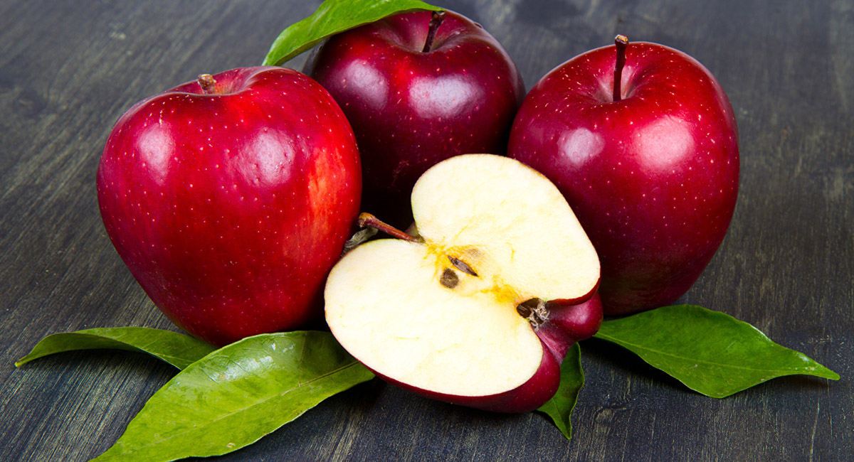 <strong>ELMA</strong>
İçerdiği vitaminler ve antioksidanlar aracılığıyla kan basıncı kontrolünde büyük katkısı bulunmaktadır. Mineraller ve vitaminler açısından zengin olan elma, kalp hastalıklarının önüne geçmede birebir besin maddeleri arasında yer almaktadır.