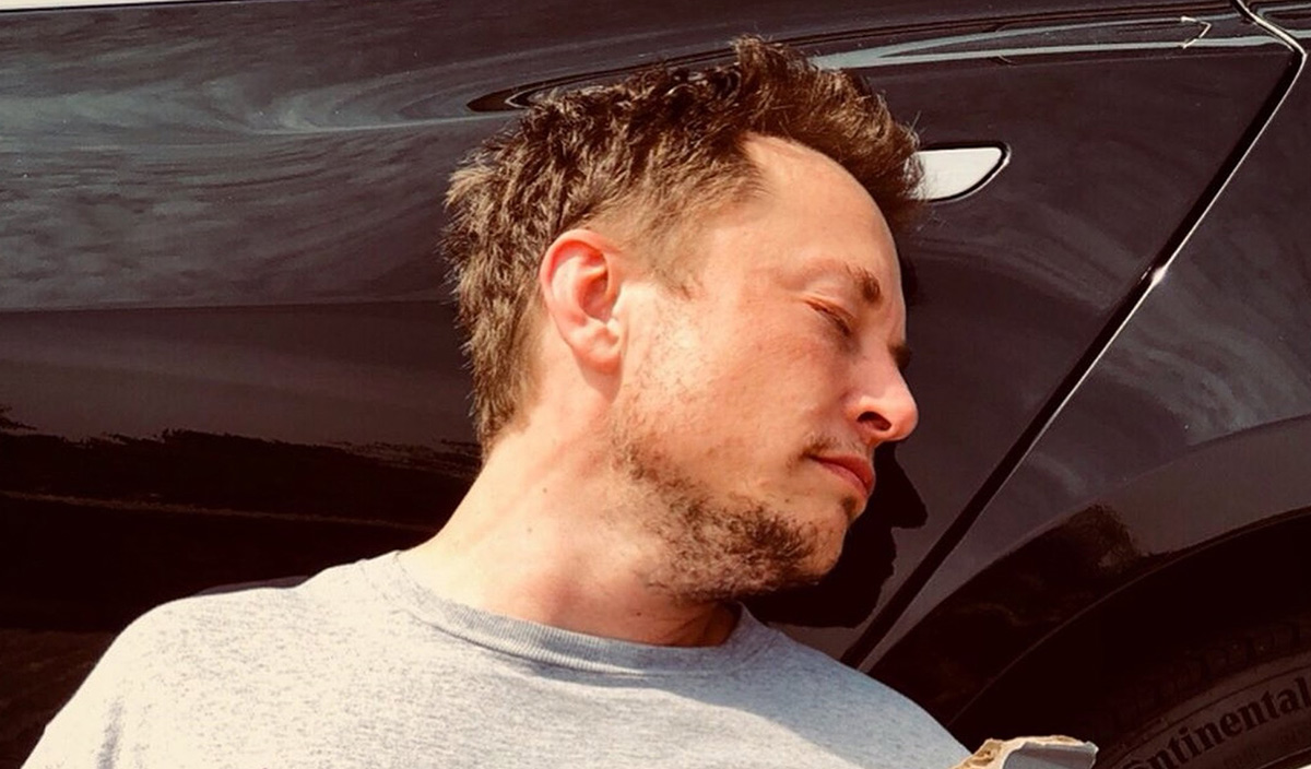 Tesla ve SpaceX şirketlerinin CEO’su, “İfade özgürlüğü, işleyen bir demokrasinin temel taşıdır ve Twitter, insanlığın geleceği için hayati önem taşıyan konuların tartışıldığı dijital şehir meydanıdır.” dedi. 