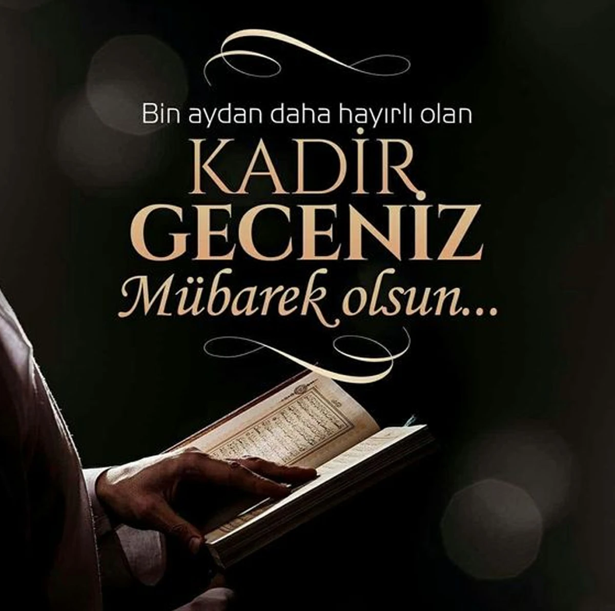 Hazret-i Ayşe’den rivayet edildiğine göre, Resûlullah Ramazan’da diğer aylardan daha fazla (kulluk yapmaya) çalışırdı. Ramazan’ın son on gününde de Ramazan’ın öteki günlerinden daha fazla ibadet ederdi. (Müslim, İ’tikâf 8)