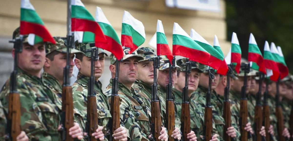 15. Bulgaristan

Toplam nüfus: 7,057,504

Mevcut insan gücü: 3,278,916

Toplam askeri personel: 36,150

Aktif personel: 33,150

Toplam hava gücü: 56

Savaş tankları: 2,440

Zırhlı Savaş Aracı: 3,900

Toplam deniz varlıkları: 29

Savunma bütçesi: 700 milyon dolar