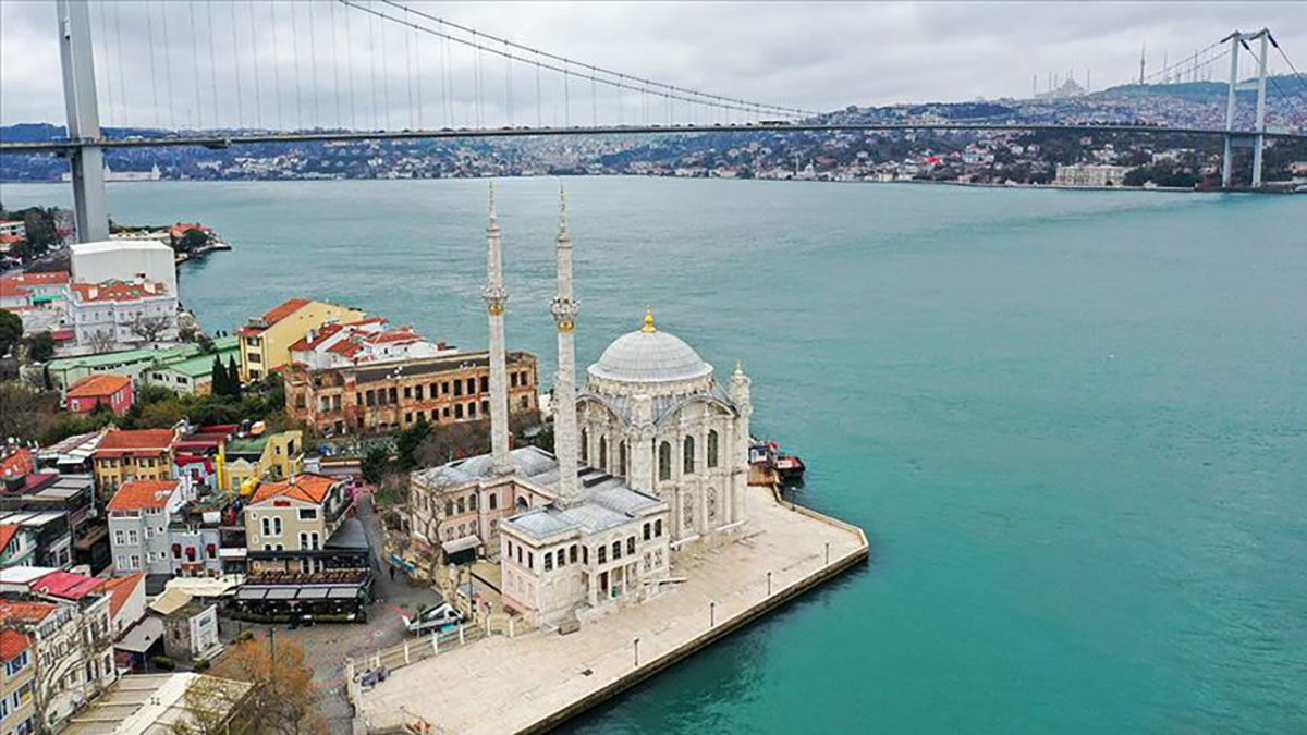 <p>İstanbul'daki bazı ilçelerin nüfusu birçok ili geride bırakıyor. Özellikle bir ilçenin nüfusu, 57 şehrin nüfusundan daha fazla! İşte Türkiye'nin en kalabalık ilçeleri.</p>