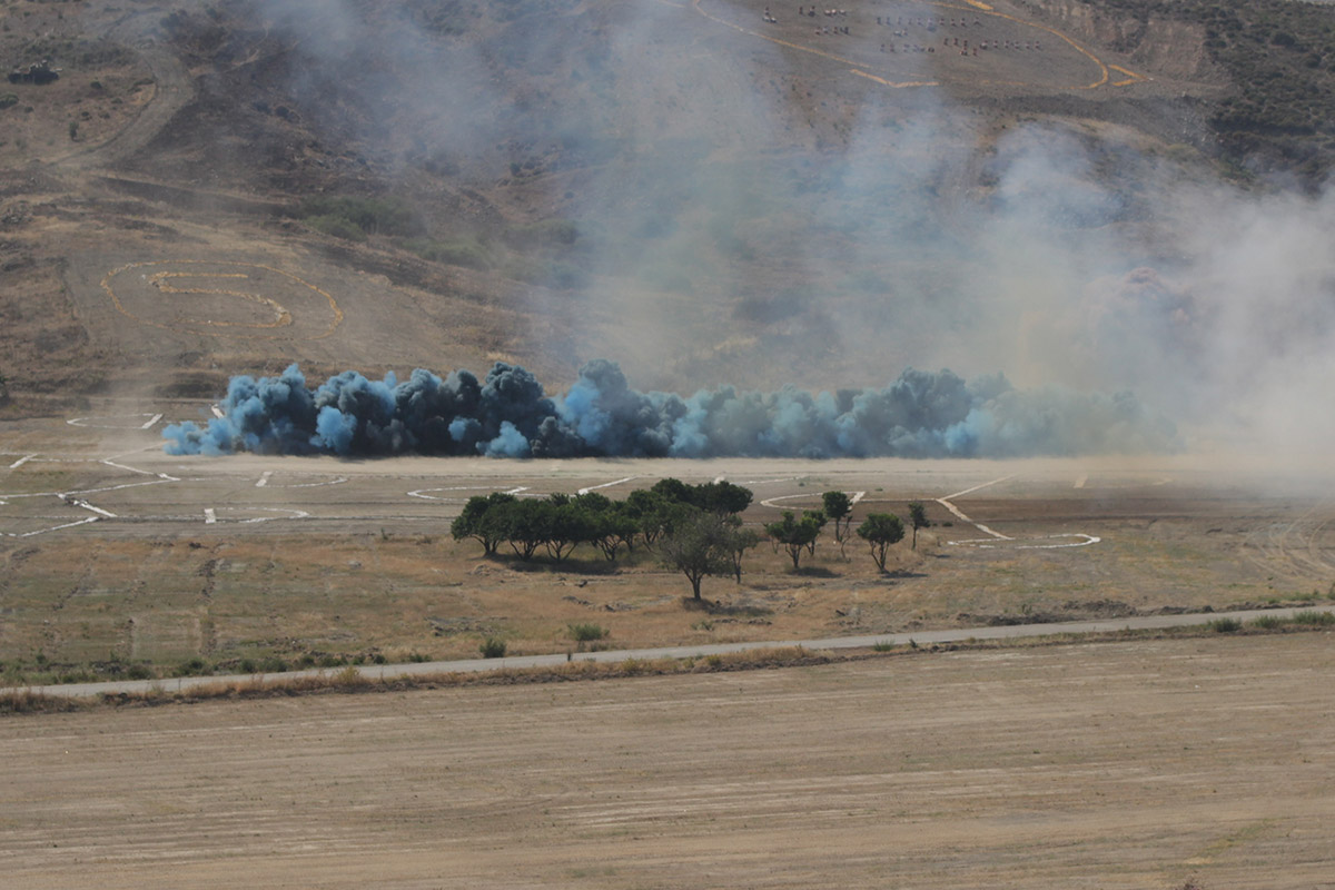 <p>TSK’nın en büyük planlı tatbikatı olan Efes-2022 Birleşik Müşterek Fiili Atışlı Tatbikatı’nın gündüz safhası denizden yapılan kara bombardımanıyla başladı. Tatbikatı Milli Savunma Bakanı Hulusi Akar, Genelkurmay Başkanı Yaşar Güler, kuvvet komutanları, Jandarma Genel Komutanı ve Sahil Güvenlik Komutanının yansıra diğer ülkelerin seçkin gözlemcileri takip ederken, tatbikat aksiyonlu anlara sahne oldu.</p>