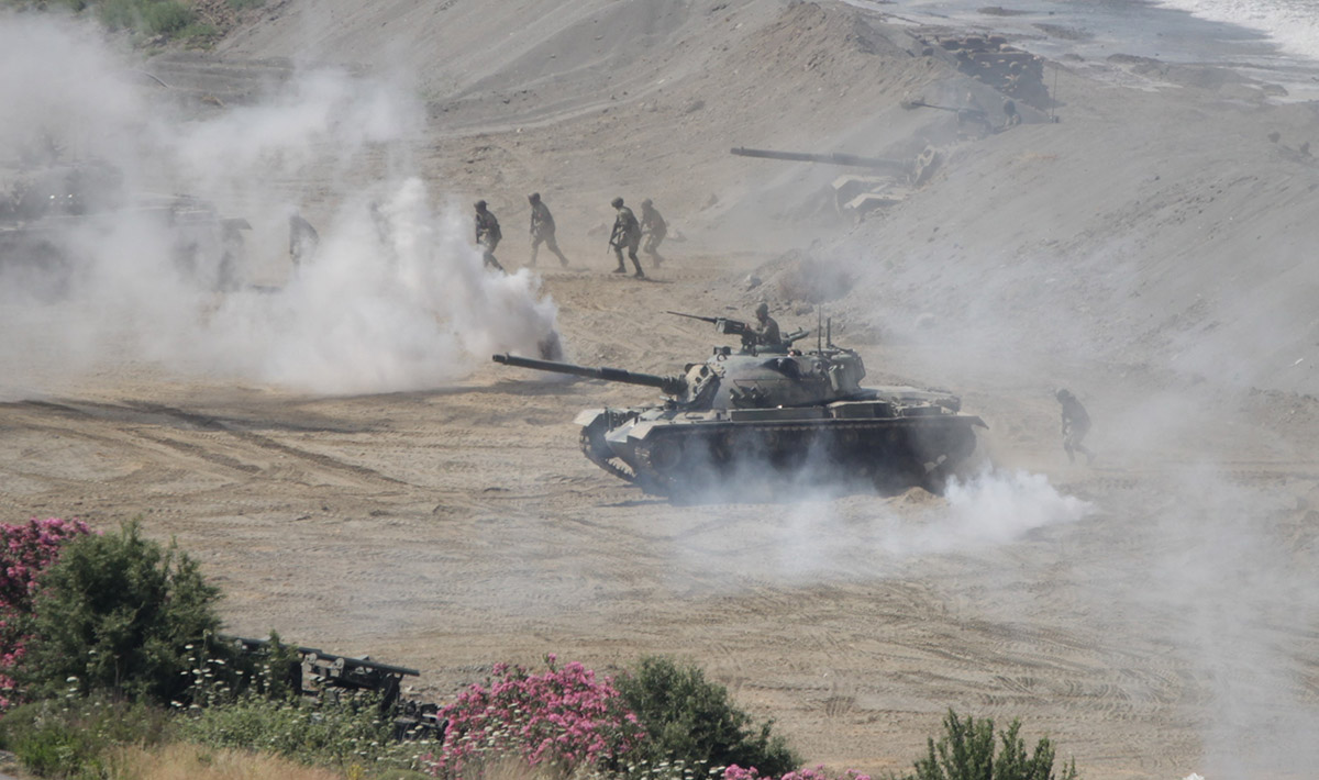 <p>Tatbikatı, Milli Savunma Bakanı Hulusi Akar, Genelkurmay Başkanı Orgeneral Yaşar Güler, kuvvet komutanları, Jandarma Genel Komutanı ve Sahil Güvenlik Komutanının yanı sıra diğer ülkelerden seçkin gözlemciler takip etti.</p>