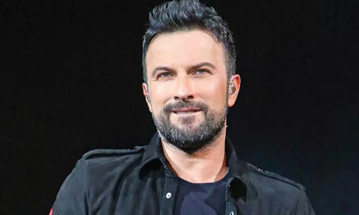 <p>Megastar Tarkan bir sonraki ödül töreni olan Altın Kelebek törenine katılmış ve Tuğba Ekinci davet edilmemişti.</p>