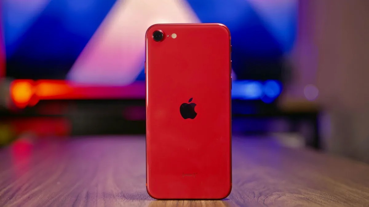 <p>Yeni bir iPhone üretecek şirketin söz konusu modelinin modern teknik özellikleri olmasının beklendiği kaydedildi.</p>