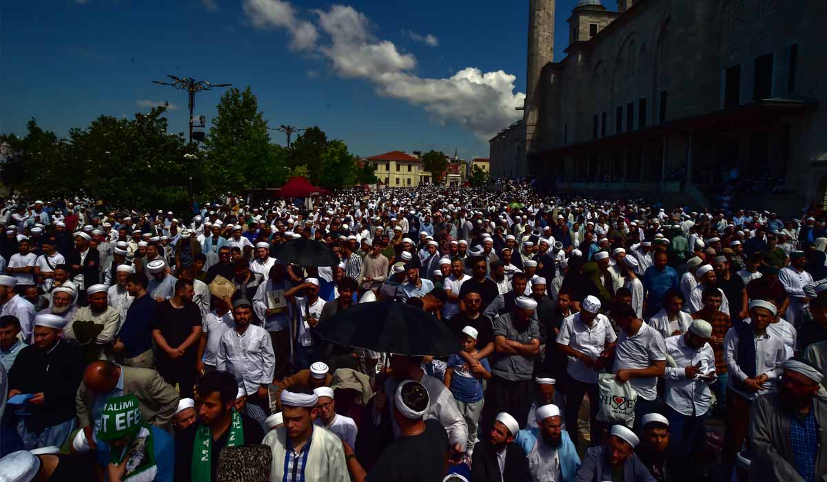 <p>Caminin kapıları sabah saat 10.00'da açıldı. </p>