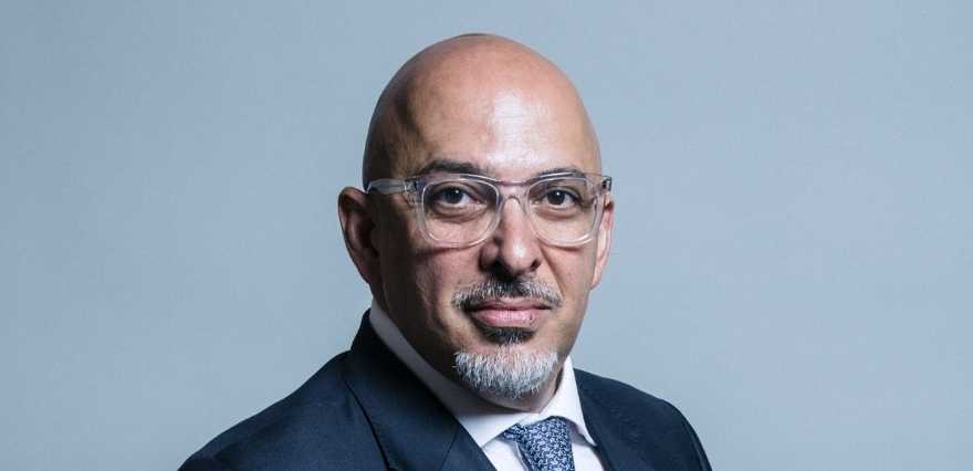 <p>NADHİM ZAHAWİ</p><p>Johnson tarafından boşalan Maliye Bakanlığı görevine getirilen Nadhim Zahawi, daha önce İngiltere'deki başarılı aşı programıyla övgü topladı. 1967'de Irak'ta doğan Zahawi ve ailesi, Saddam Hüseyin 1979'da iktidara geldiğinde ülkeyi terk etti.</p>