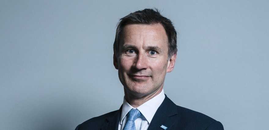 <p>JEREMY HUNT</p><p>Eski dışişleri bakanı, Muhafazakar Parti'de 2019 liderlik yarışında Boris Johnson'ın ardından ikinci olmuştu. 2005'ten beri milletvekili olan Hunt, 2010 yılında hükümete kültür bakanı olarak katıldı ve sağlık bakanlığı da yaptı.</p>