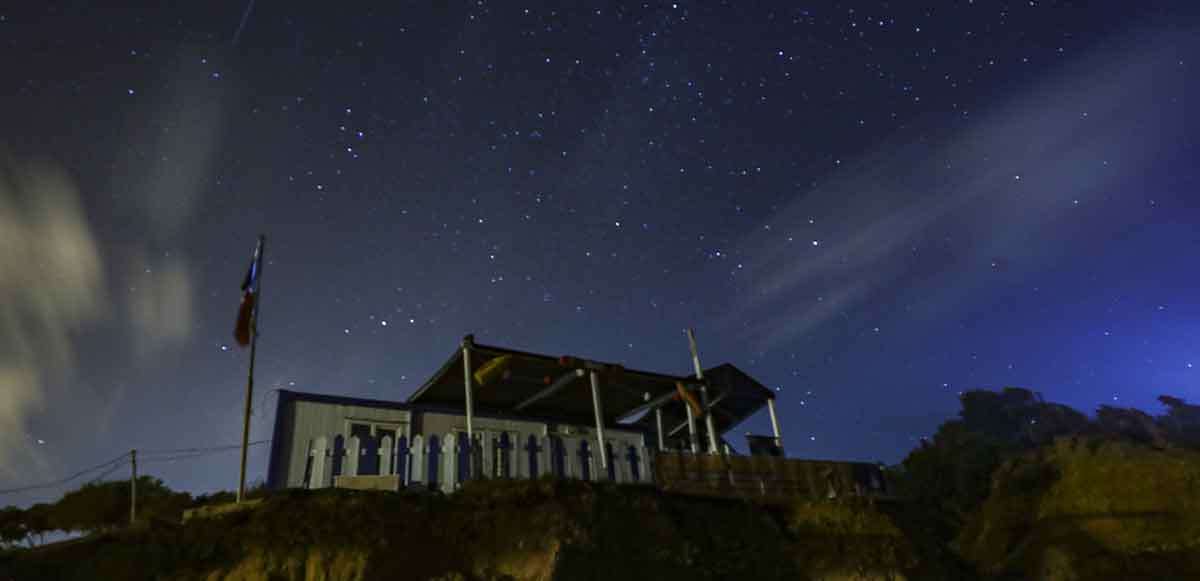 <p>İstanbul semaları dün gece meteor yağmuru ile parladı. İstanbul Kilim koyunda yılda bir kez gerçekleşen Delta Aquarids meteor yağmuru, net bir şekilde gözlemlenebildi.</p>