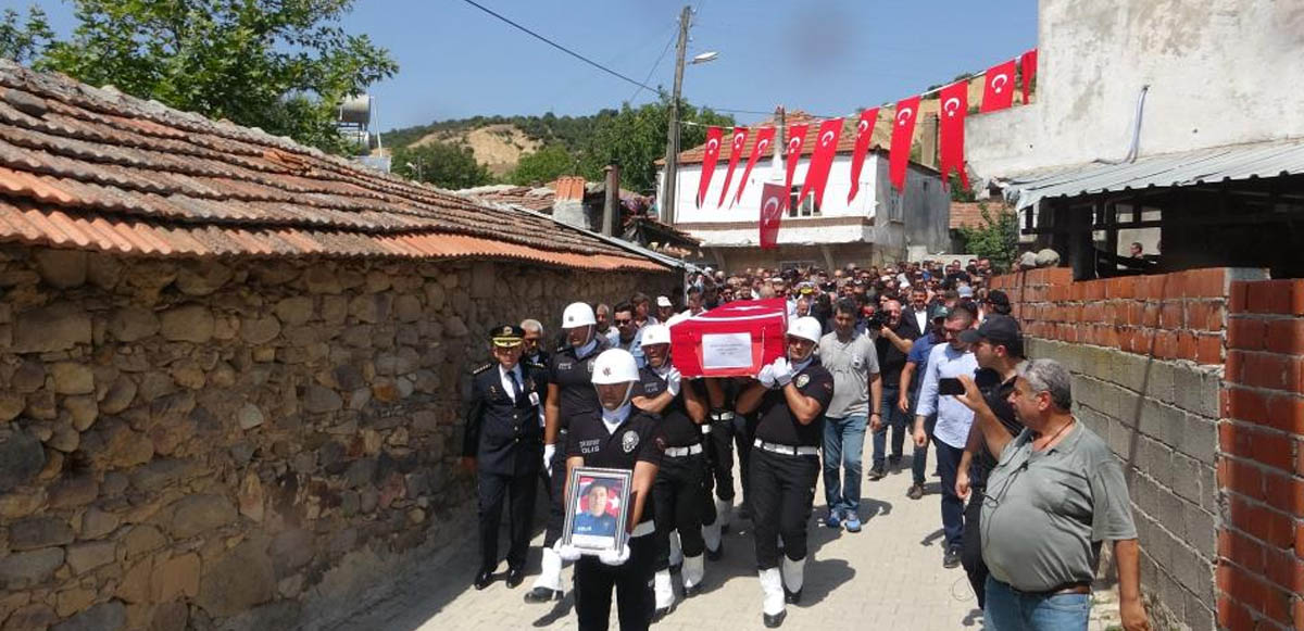 <p>Şehit polis Ergin'in 1 hafta önce Tekirdağ Şarköy'den Mardin'in Derik ilçesine tayin olduğu belirtildi.</p>