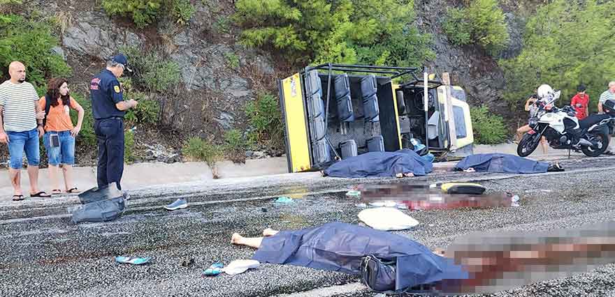 <p>Marmaris’ten sabah saatlerinde ciple safari turuna çıkan Irak uyruklu oldukları ileri sürülen grubun içinde bulunduğu cip Marmaris’e dönüş yolunda kaza yaptı.</p>