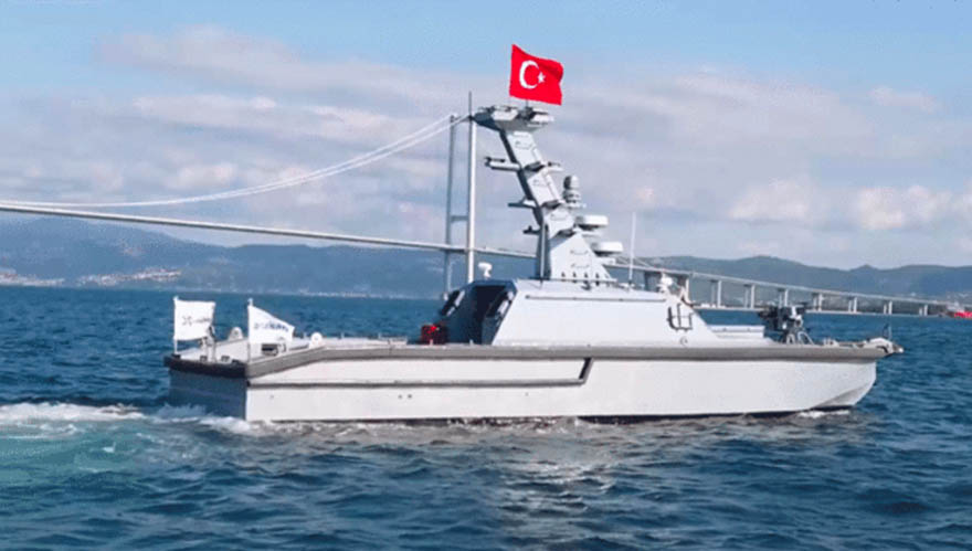 <h3>TÜRK İHA'LARI İLE GÖREV ALACAK</h3><p>Savunma Sanayii Başkanlığı koordinesinde ASELSAN ve Sefine Tersanesi iş birliğinde geliştirilen MARLIN'i öncelikle Deniz Kuvvetleri Komutanlığı'nın kullanacağını vurgulayan Civelek, sözlerini şöyle tamamladı:</p><p>Deniz Kuvvetleri Komutanlığı'mızın kullanımı sırasında onlardan edineceğimiz geri beslemelerle ve onlarla görev yaparken ekleyeceğimiz yeteneklerle birlikte platform olgunlaşacak. MARLIN, ülkemizin Mavi Vatan'daki savunmasında çok önemli görevler alacak nitelikte bir platform olacak. Geliştirdiğimiz yeteneklerin dünya çapında ilgi göreceğini ve özellikle ihracata önemli katkılar sağlayacağını düşünüyorum.</p>