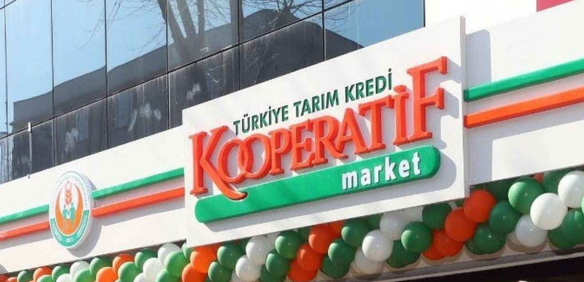 <p>Vatandaşların ucuz yolla alışveriş yapmasına imkan sağlayan Tarım Kredi Kooperatif Marketleri, 1-15 Ekim tarihleri arasında satılacak olan yağ, süt, peynir ve et gibi temel ihtiyaç ürünlerinde birçok indirimin yer aldığı güncel listeyi açıkladı. </p>