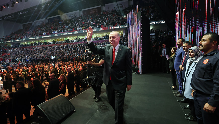 <p>Erdoğan, Ankara Spor Salonu'nda düzenlenen AK Parti 