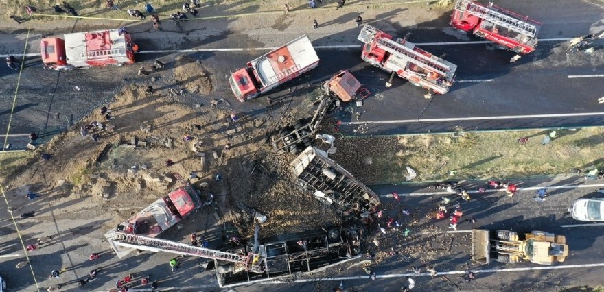 <p>Kazanın çok üzücü olduğunu dile getiren Solmaz, hayatını kaybedenlere rahmet, yakınlarına başsağlığı diledi.</p>