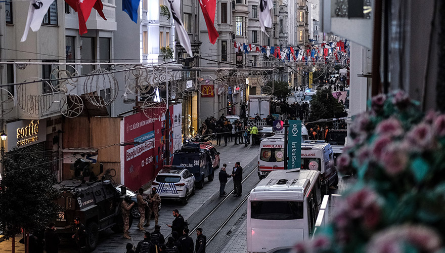 <p>Burada ‘uyuyan hücre’ konumunda olan terörist, Ayn El-Arab (Kobani) bölgesinden aldıkları talimatla dün hususi bir otomobille Taksim’e gitti. </p>