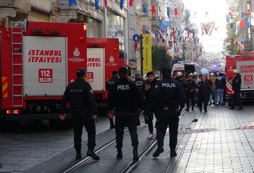 <p>Saldırının ardından kadın teröristin bağlantılarının peşine düşen emniyet ekipleri; bombacıyı Taksim'e getiren Jarkas kardeşler, Albashir'in sahte kocası olarak gözüken YPG'li Bilal Hassan ve yine Albashir'in sevgilisi olarak itiraf ettiği Hamedoş kod adlı Hamed El Ali'nin izine ulaştı.</p>