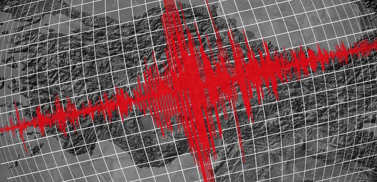 <p>Düzce'de gerçekleşen sarsıntı sonrası vatandaşlar bir kez daha deprem gerçeği ile yüz yüze geldi.</p>